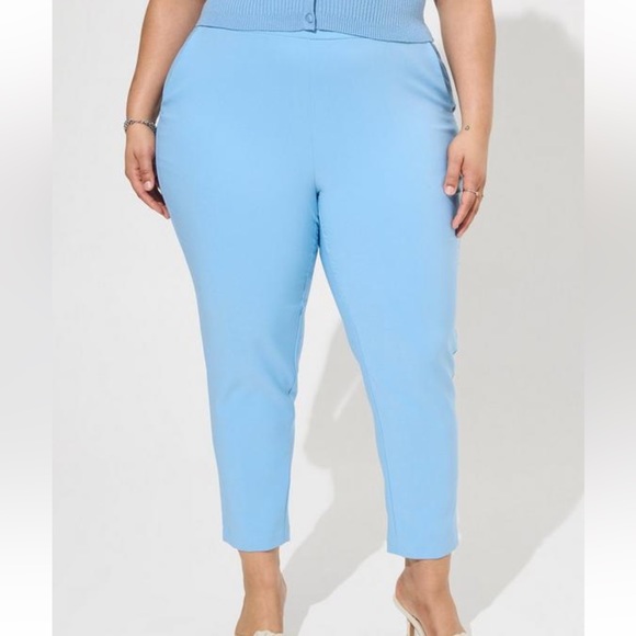 Torrid Pull-On Relaxed Taper Studio Refined Crepe High-Rise Pant - Picture 2 of 3